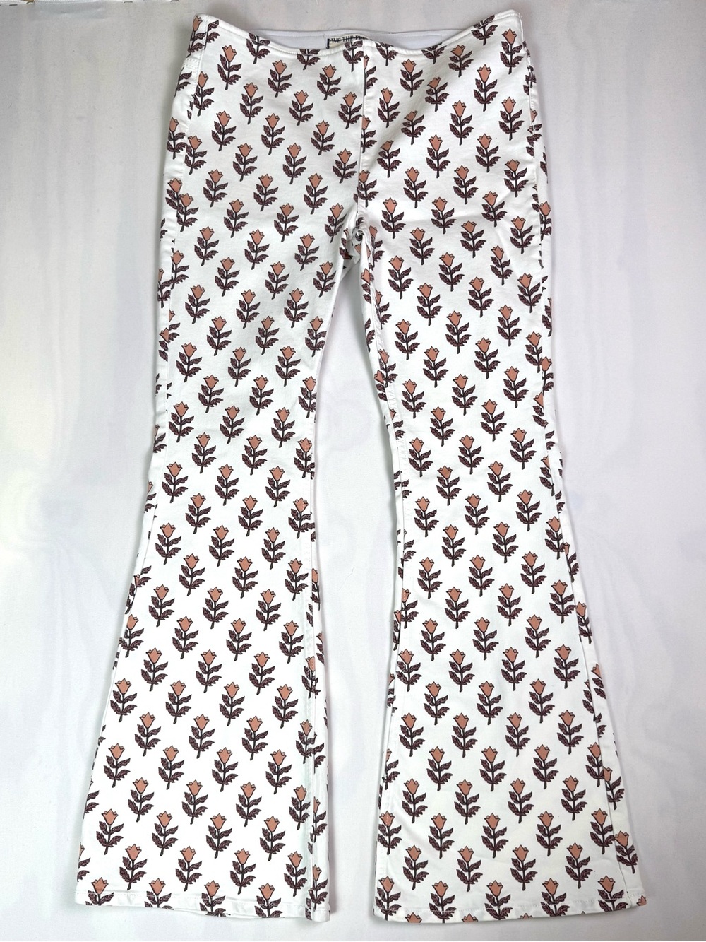 Free People We The Free Penny Pull-On White Floral Printed Flare Jeans Size 31
